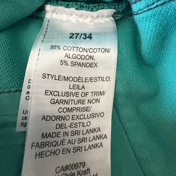 Chic Women's Green Skinny Jeans - Picture 3 of 5